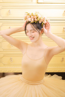《年轻女教师》在线观看